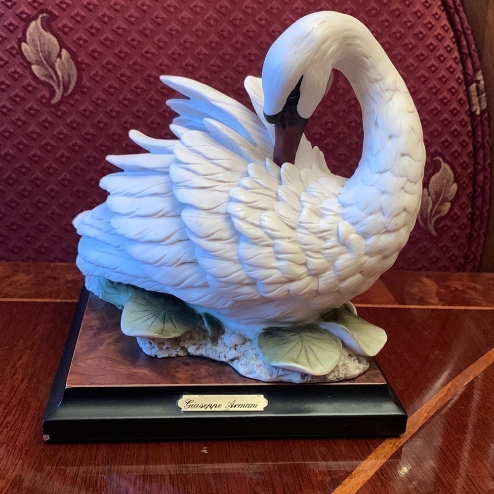 GIUSEPPE Armani Swan Figurine